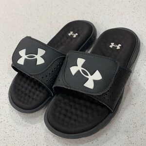 Little boys Under Armour slip on Sandals size 13